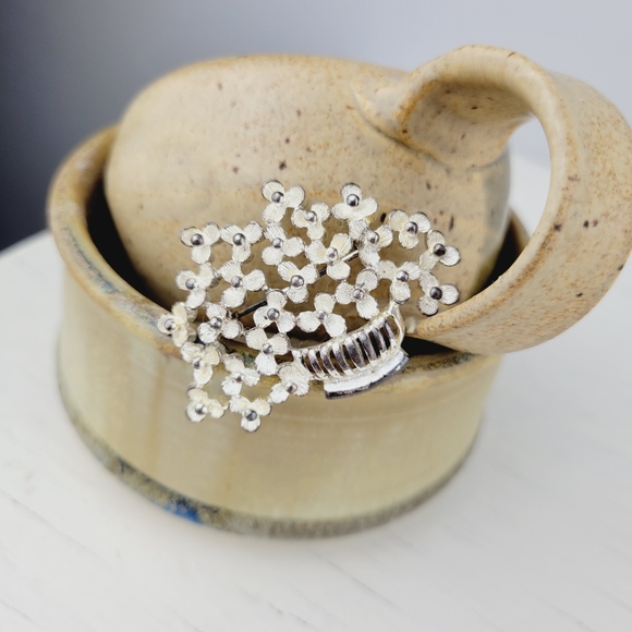 Vintage Enamel Baby's Breath Floral Brooch Pin 1960s - Picture 3 of 8